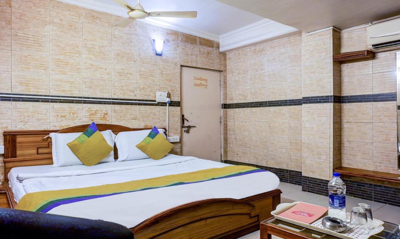 Treebo Trip Ganpati Hotell Bhopal Exteriör bild
