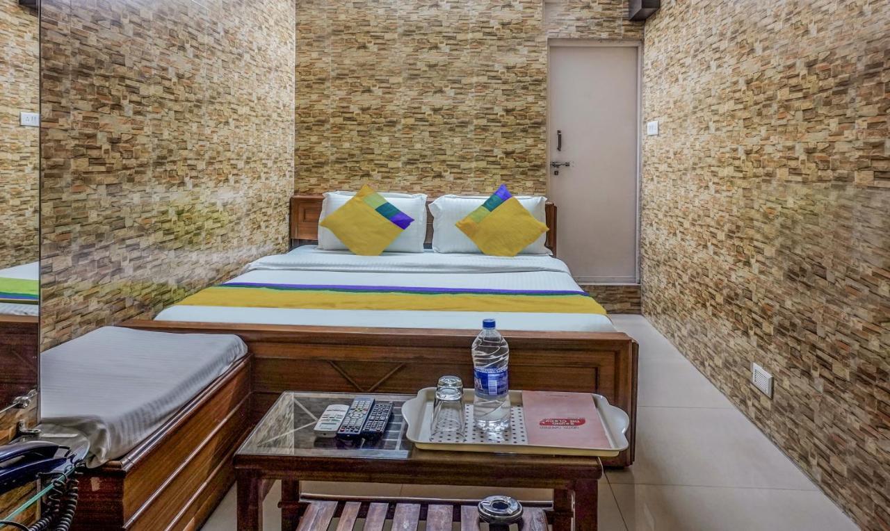Treebo Trip Ganpati Hotell Bhopal Exteriör bild